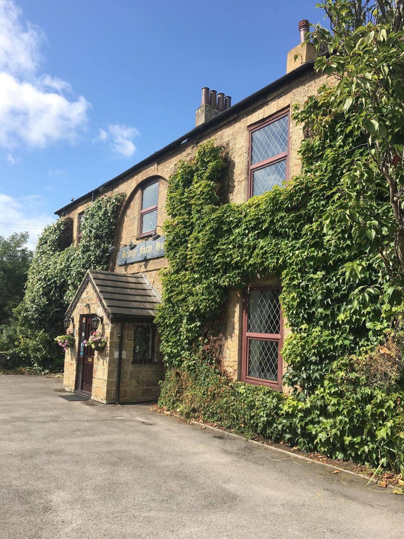 Bridge Farm Hotel Leeds  Exterior foto